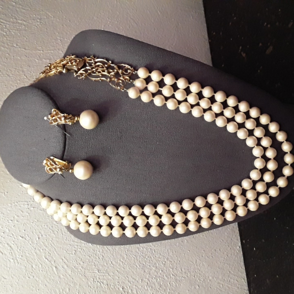 50's GENO 3 Strand Matt White Bead Necklace & Earrings set